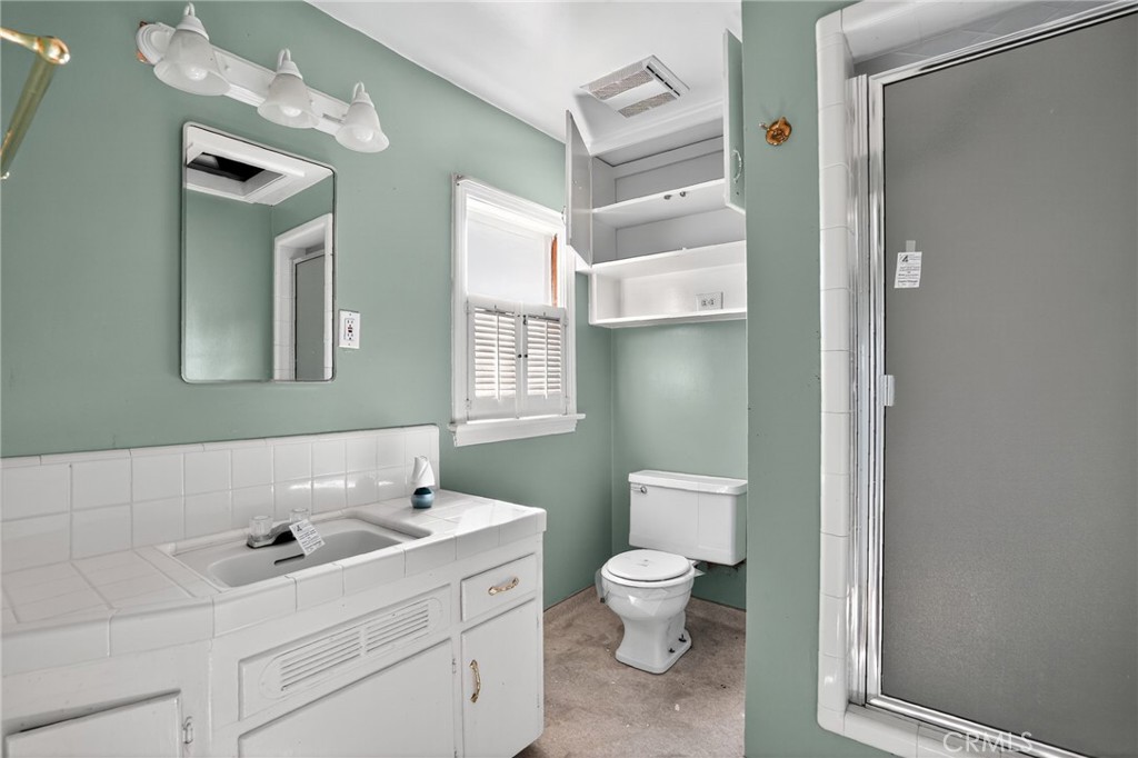 1717 Locust Ravine Bakersfield, CA 93306 - Photo 20 of 29 a bathroom with a sink toilet and mirror