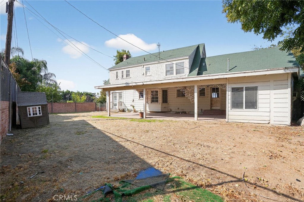 1717 Locust Ravine Bakersfield, CA 93306 - Photo 4 of 29 a front view of a house with a yard and garage
