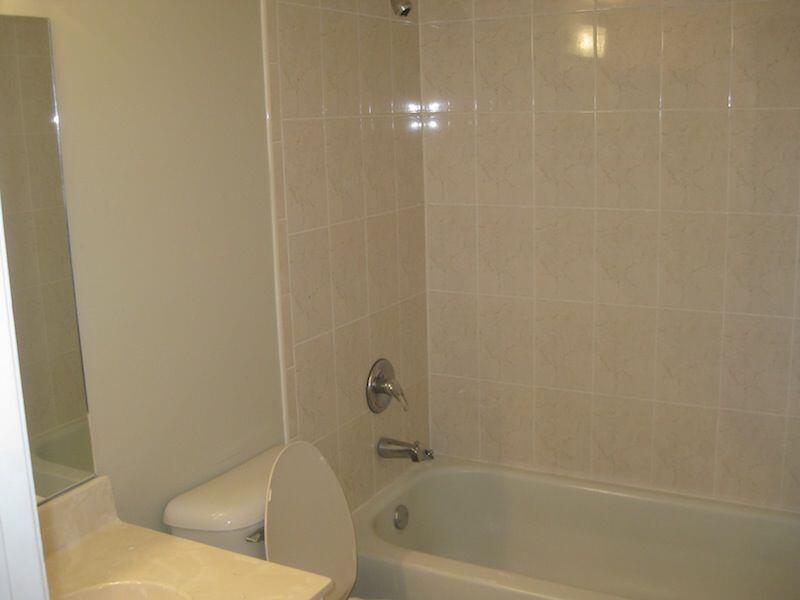 721 North Pine Island Road, Unit 116 Plantation, FL 33324 - Photo 6 of 23 a bathroom with a bathtub
