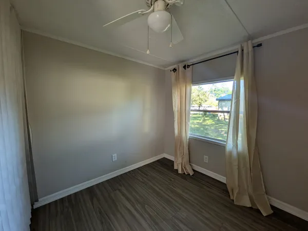 $1,250 | 158 West Taylor, Hardin, TX 77575