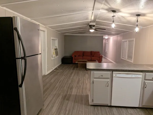 $1,250 | 158 West Taylor, Hardin, TX 77575