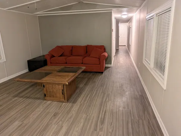 $1,250 | 158 West Taylor, Hardin, TX 77575