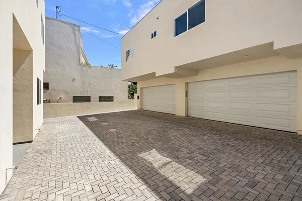 $2,500,000 | 642 East Fairview Boulevard, Inglewood, CA 90302