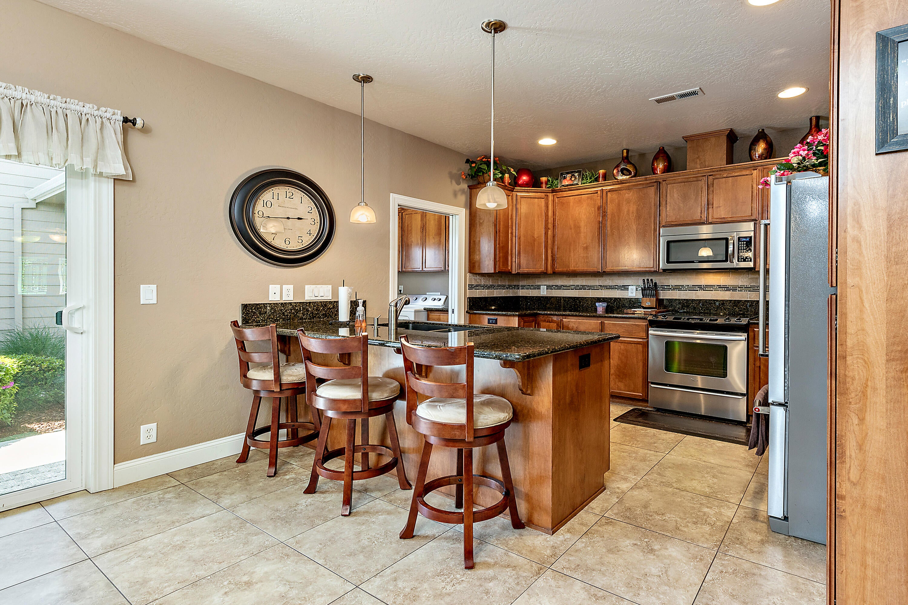 809 North Haskell Street Central Point, OR 97502 - Photo 9 of 40 13