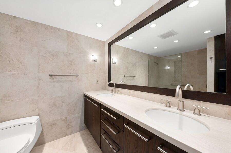 2200 South Ocean Boulevard, Unit 401 Delray Beach, FL 33483 - Photo 17 of 57 Primary Bath