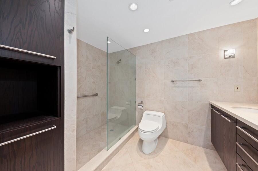 2200 South Ocean Boulevard, Unit 401 Delray Beach, FL 33483 - Photo 18 of 57 Primary Bath