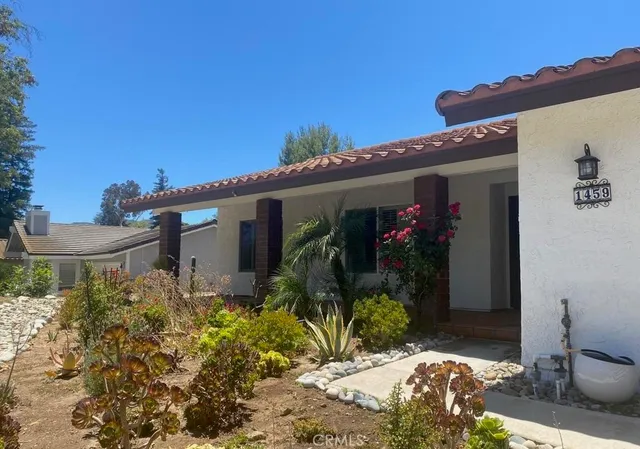 a front view of house with yard