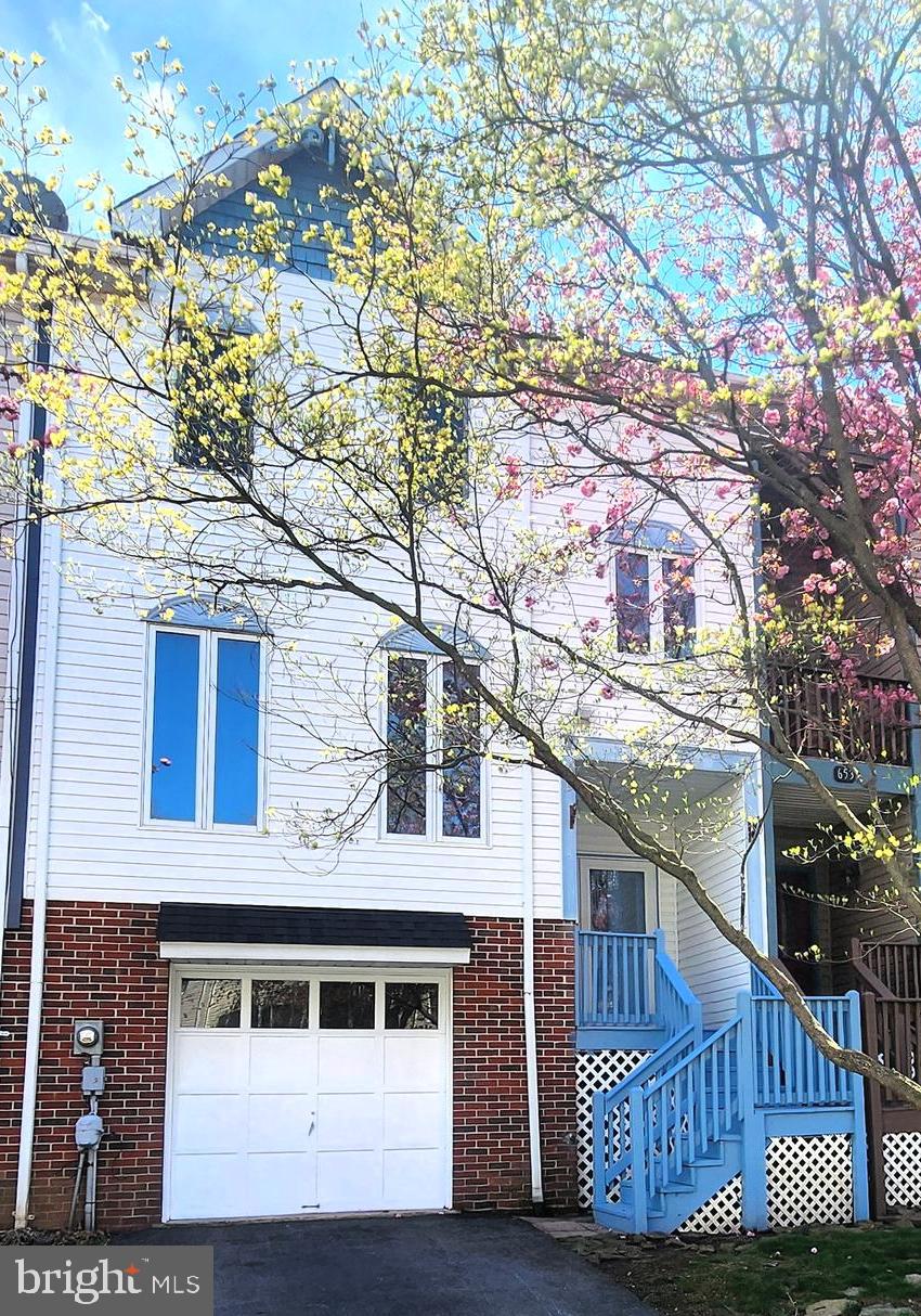 655 Knightsbridge Drive Hagerstown, MD 21740 - Photo 1 of 32 a front view of a house with a garden