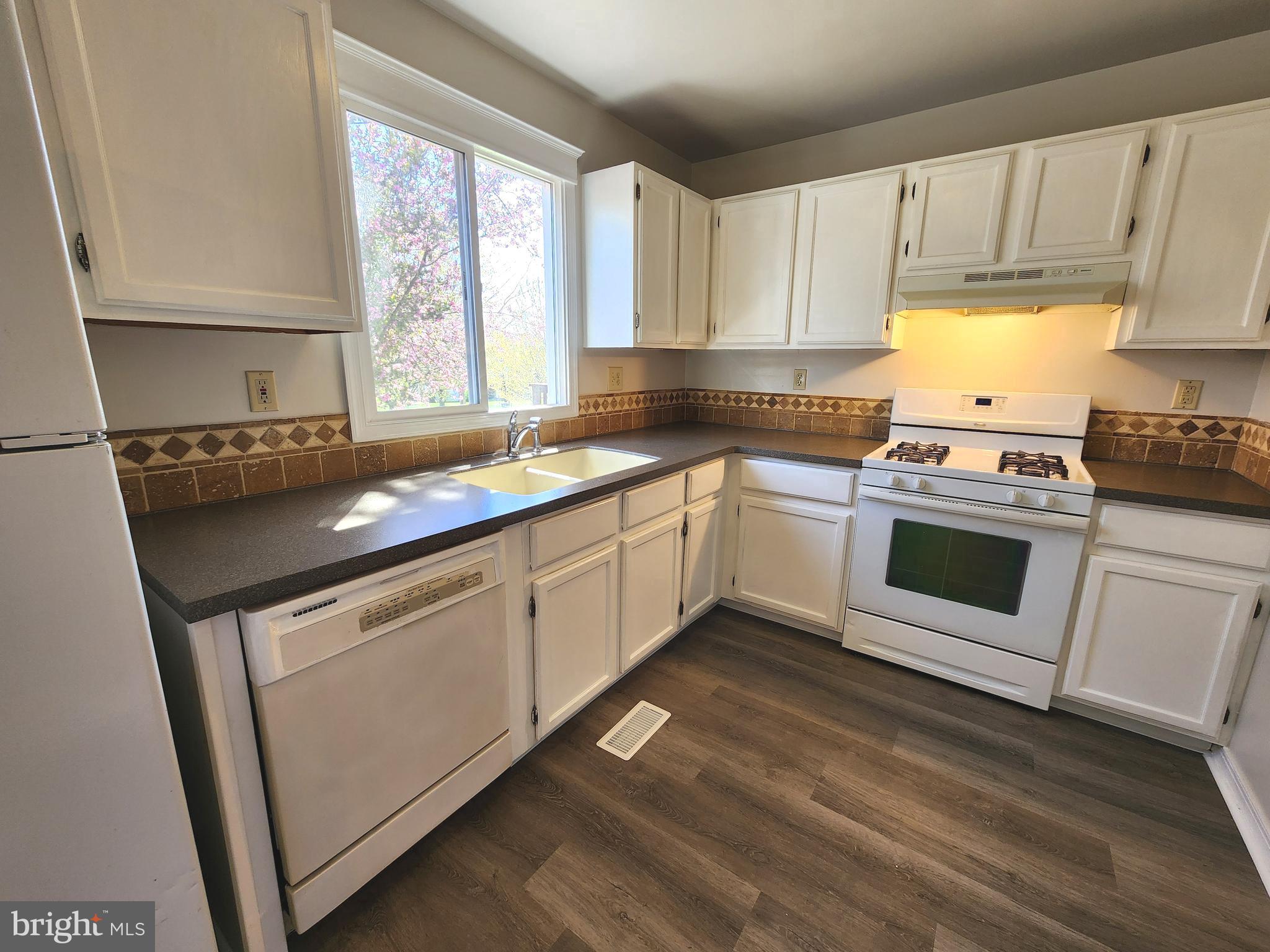 655 Knightsbridge Drive Hagerstown, MD 21740 - Photo 10 of 32 a kitchen with a sink stove and cabinets