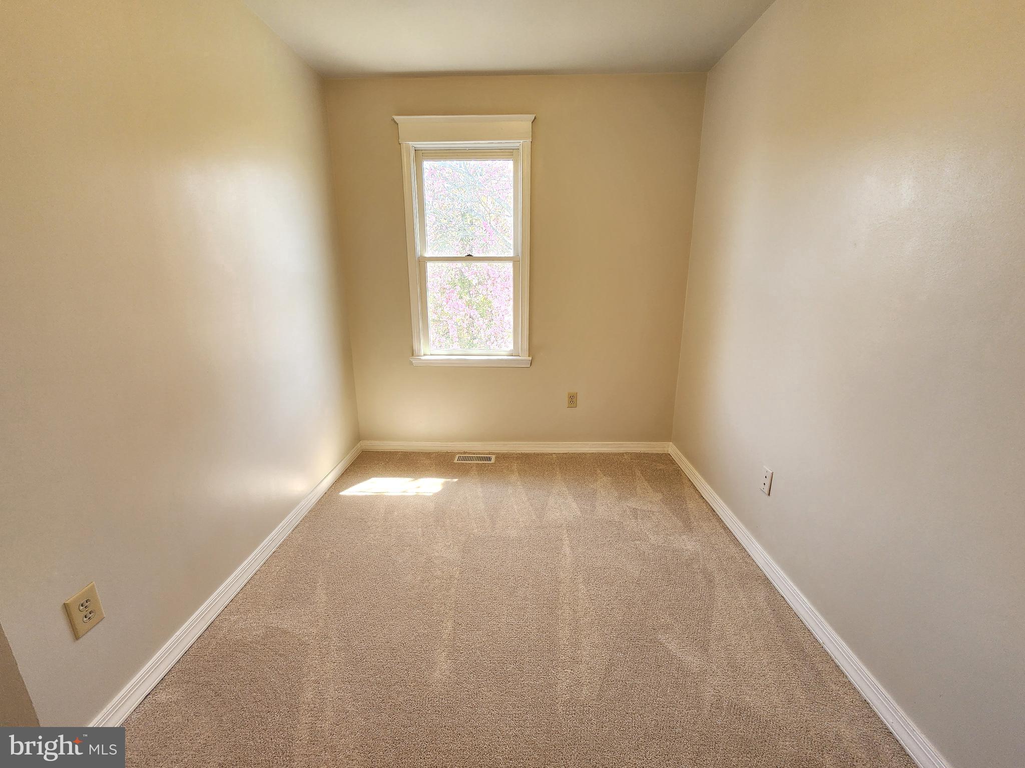 655 Knightsbridge Drive Hagerstown, MD 21740 - Photo 15 of 32 an empty room with a window