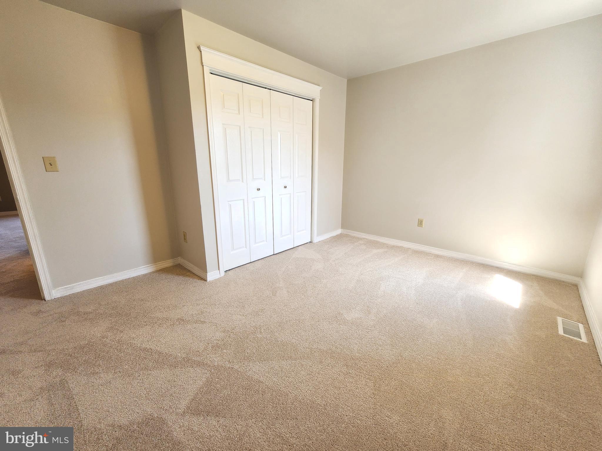 655 Knightsbridge Drive Hagerstown, MD 21740 - Photo 19 of 32 an empty room with windows