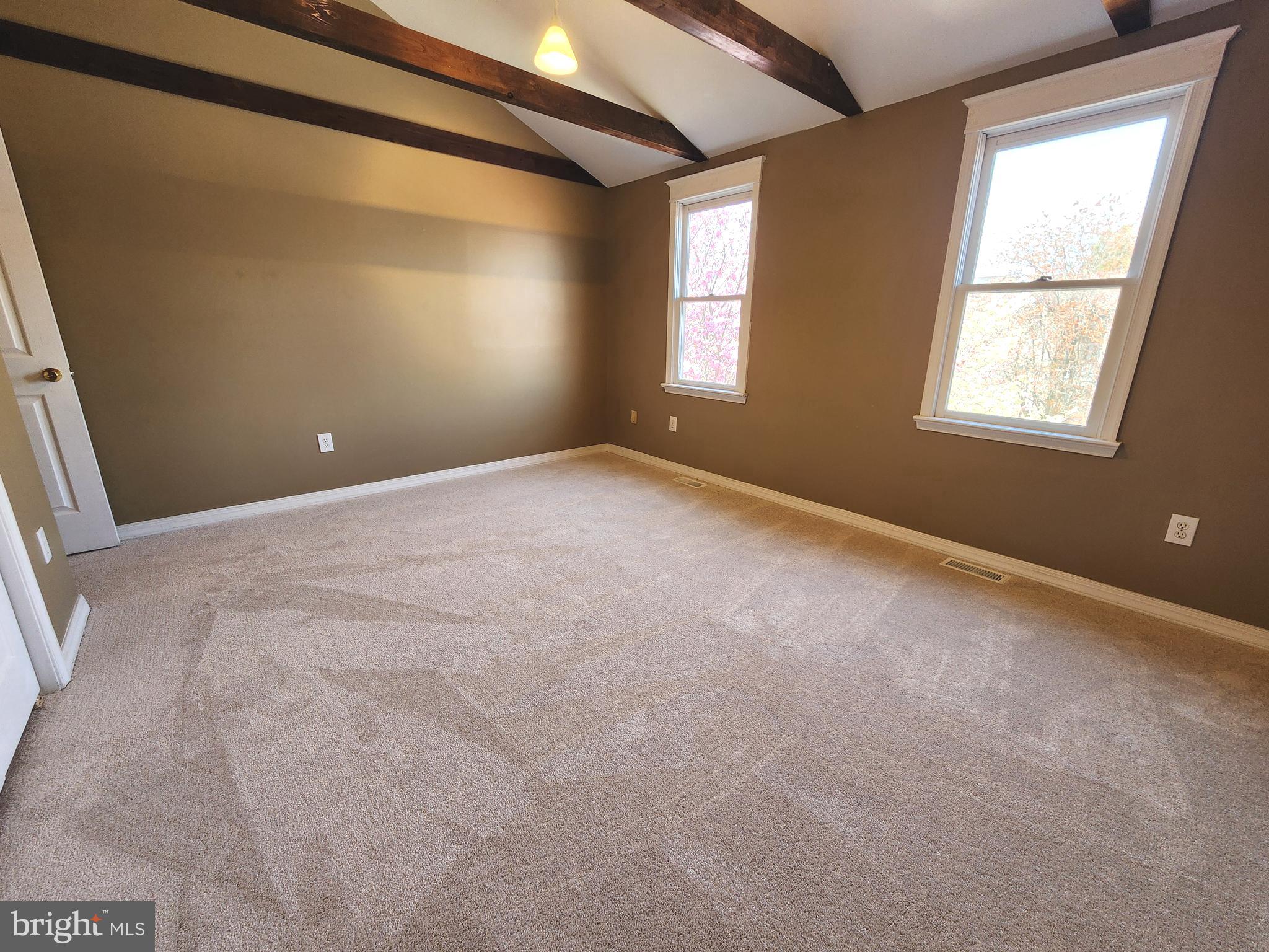 655 Knightsbridge Drive Hagerstown, MD 21740 - Photo 22 of 32 an empty room with windows