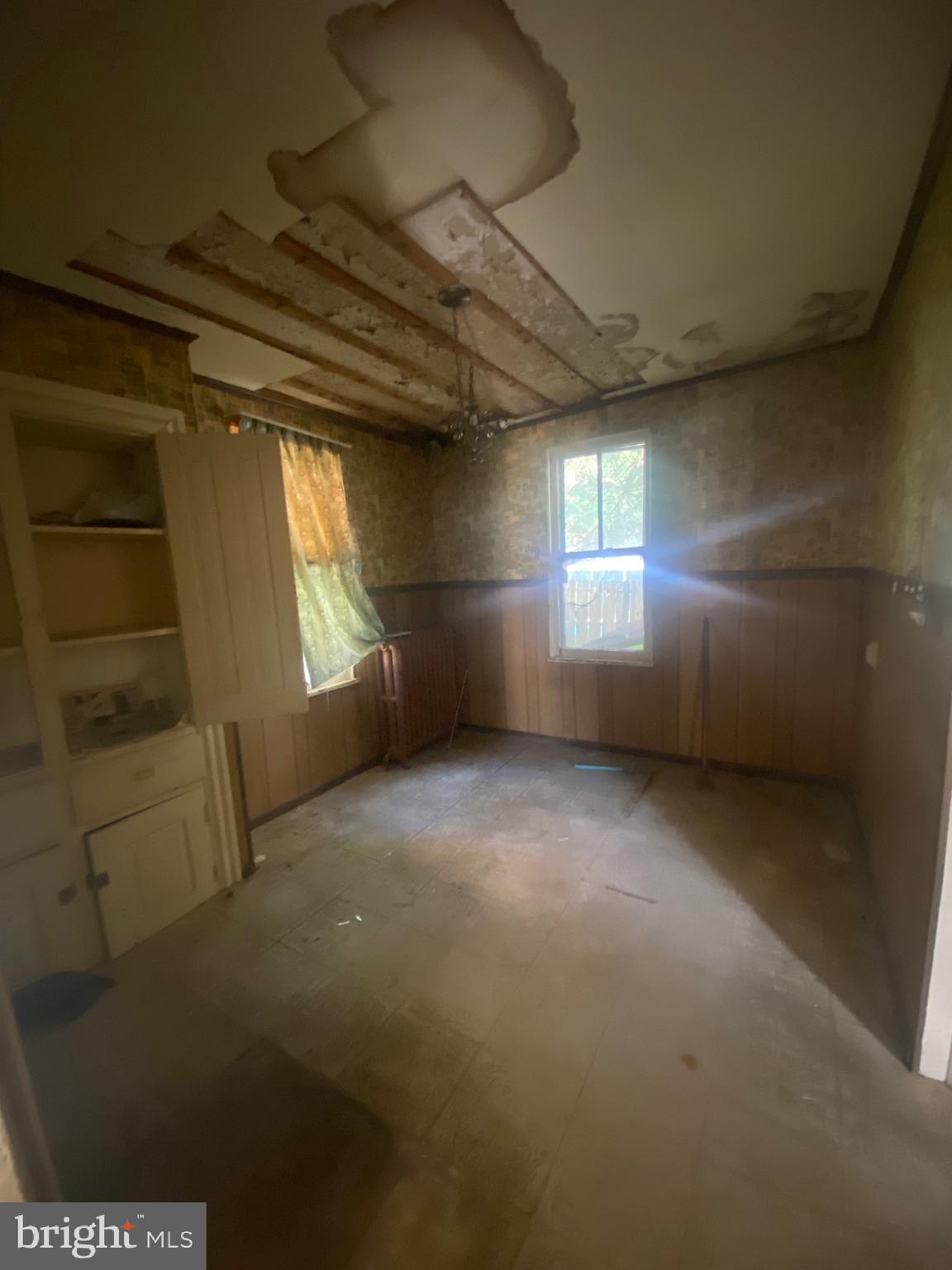 6704 Chestnut Street Port Norris, NJ 08349 - Photo 14 of 44 a view of room and window