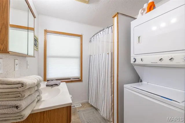 $399,500 | 1247 Riverlawn Drive, Doniphan, MO 63935