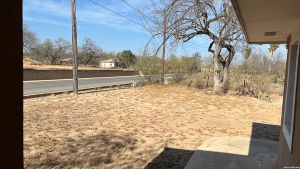 $194,500 | 1305 North 1st Street, Carrizo Springs, TX 78834