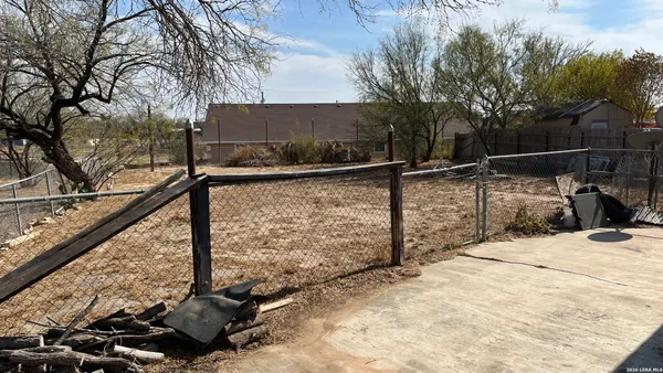 $194,500 | 1305 North 1st Street, Carrizo Springs, TX 78834