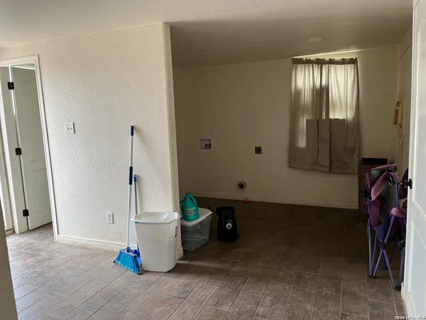 $194,500 | 1305 North 1st Street, Carrizo Springs, TX 78834