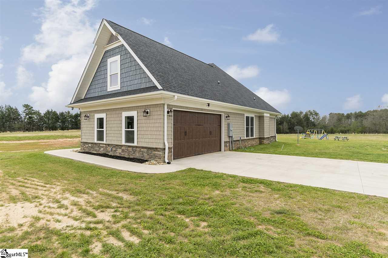 260 Carlton Road Woodruff, SC 29388 - Photo 3 of 26