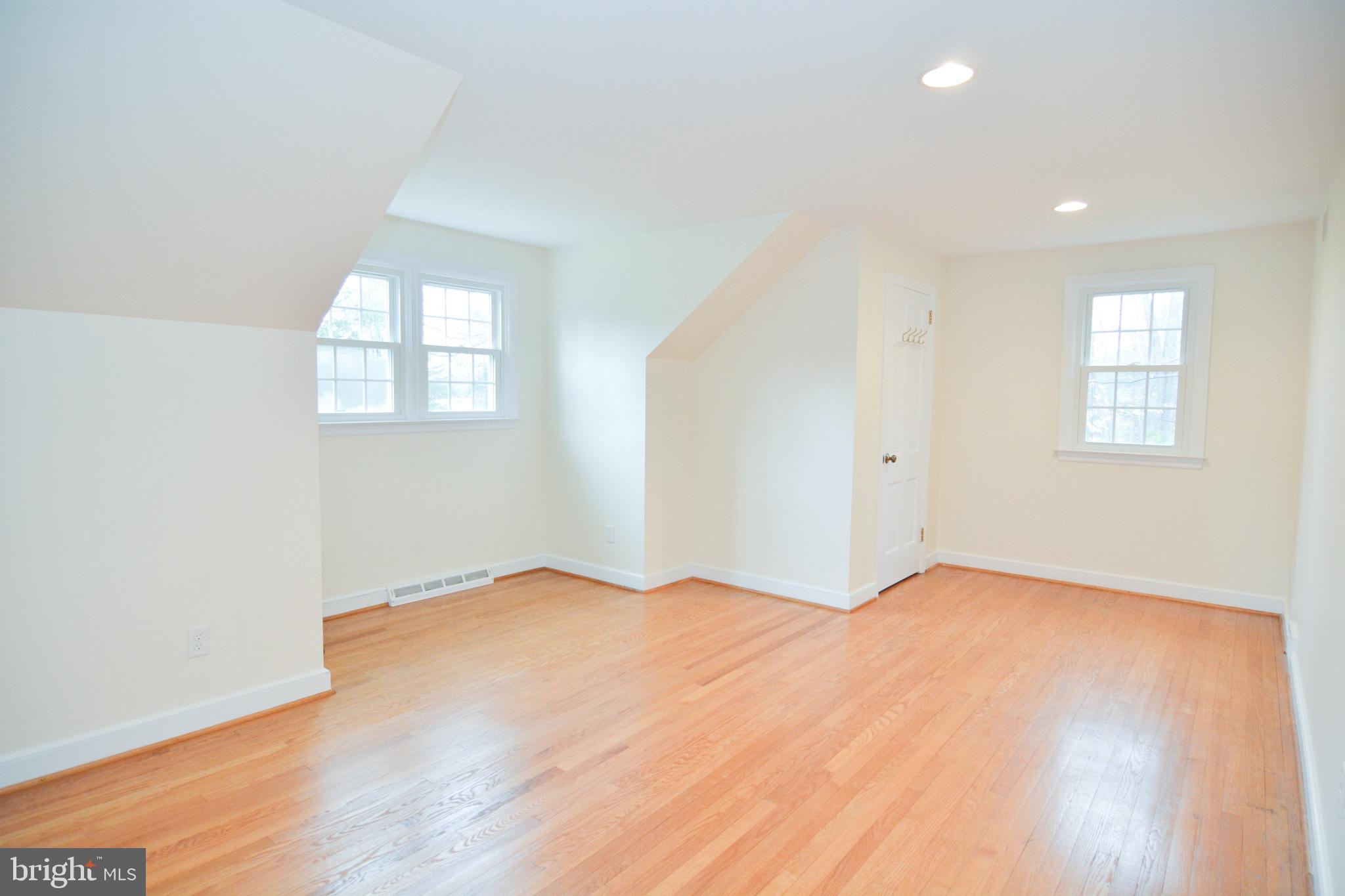 404 Snuff Mill Road Wilmington, DE 19807 - Photo 23 of 49 Large bedroom w/ hardfloor floors and closet.