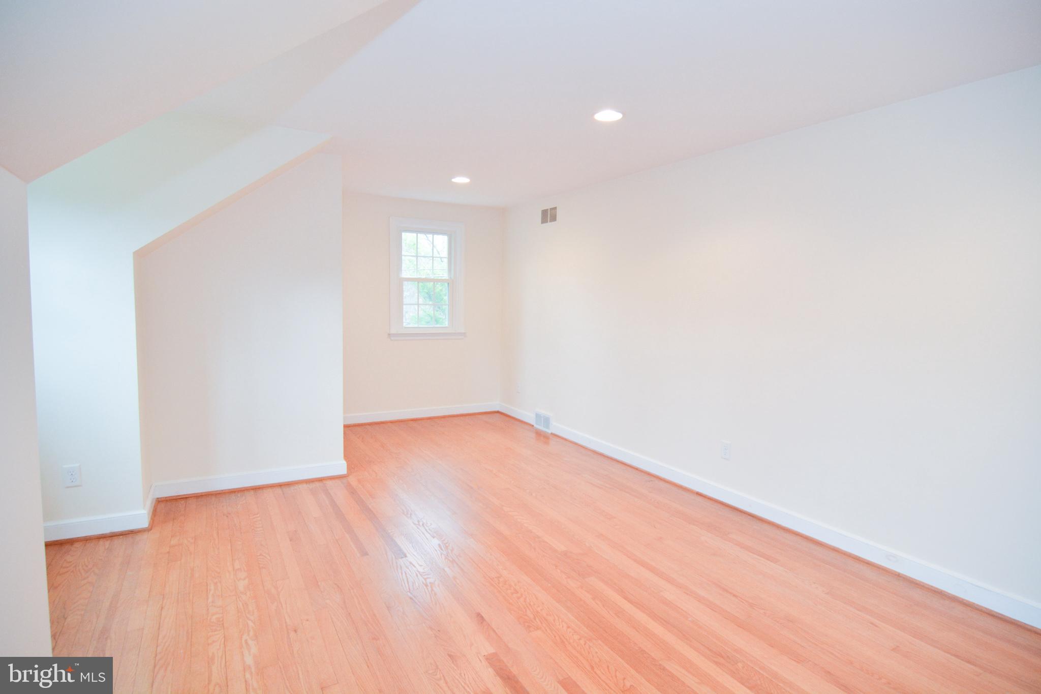 404 Snuff Mill Road Wilmington, DE 19807 - Photo 24 of 49 Large bedroom w/ hardfloor floors and closet.
