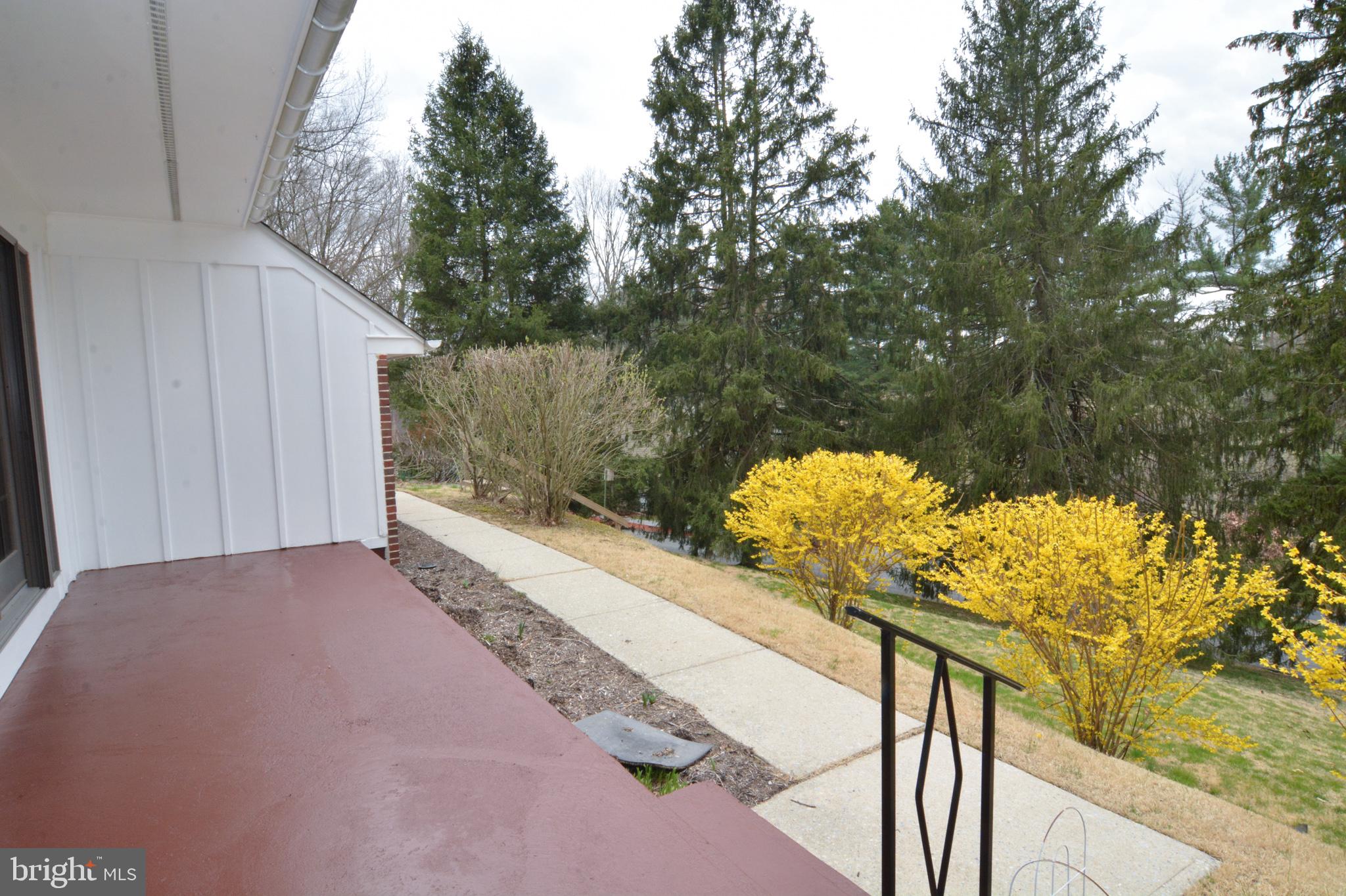 404 Snuff Mill Road Wilmington, DE 19807 - Photo 4 of 49 Front Porch looking left