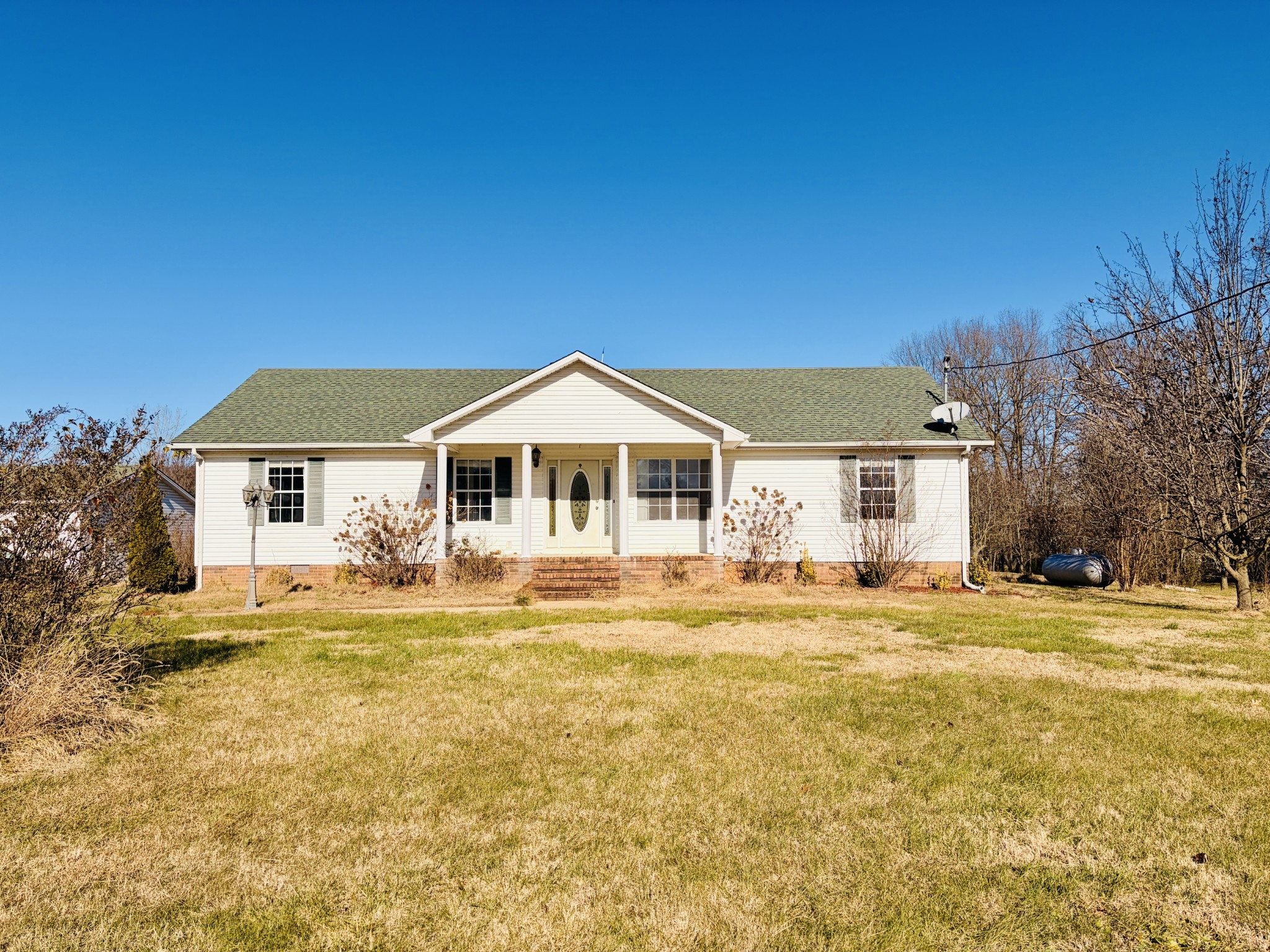 510 Gant Road Shelbyville, TN 37160 - Photo 2 of 35 a front view of a house with a yard