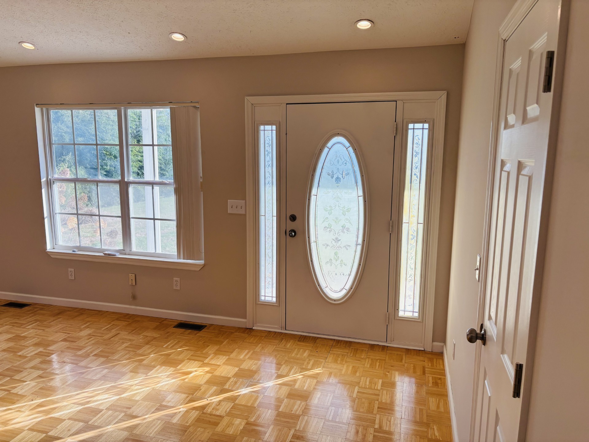 510 Gant Road Shelbyville, TN 37160 - Photo 10 of 35 a view of a livingroom with wooden floor and a window