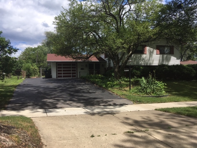 1635 Jefferson Road Hoffman Estates, IL 60169 - Photo 1 of 26