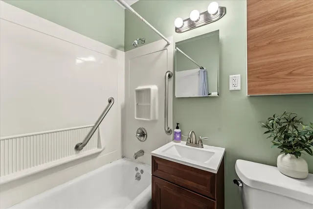 $159,900 | 707 South Pine Street, Champaign, IL 61820