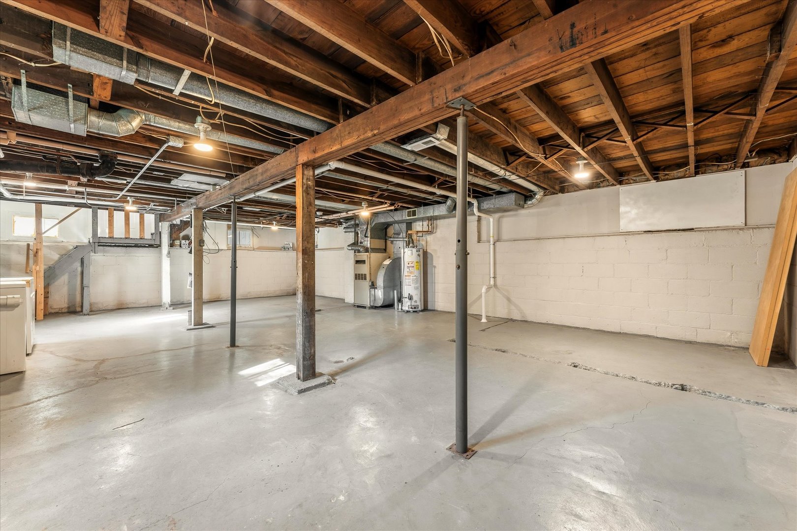 707 South Pine Street Champaign, IL 61820 - Photo 23 of 32 a view of empty room