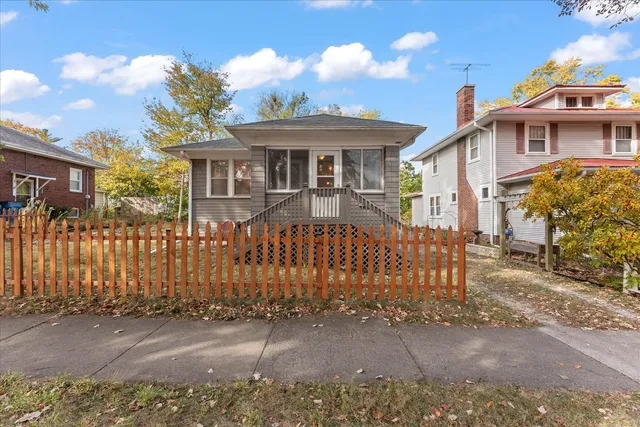 $159,900 | 707 South Pine Street, Champaign, IL 61820