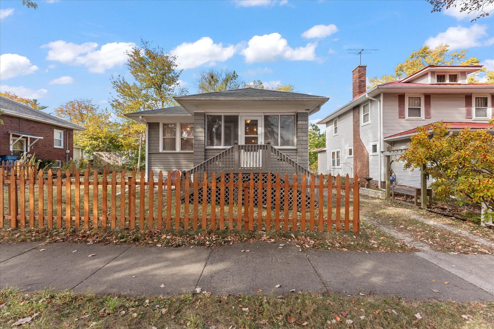 707 South Pine Street Champaign, IL 61820 - Photo 30 of 32 a front view of house with a garden