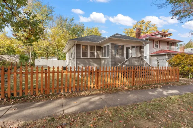 $159,900 | 707 South Pine Street, Champaign, IL 61820