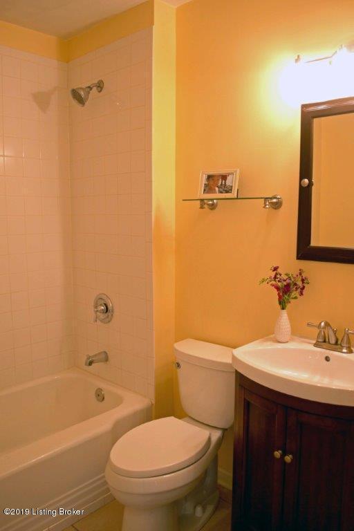 4308 Winchester Road Louisville, KY 40207 - Photo 15 of 42 15 1st Floor Full Bath