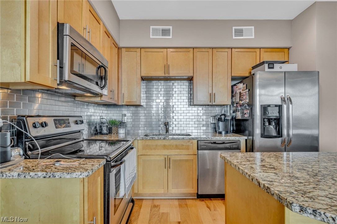 1237 Washington Avenue, Unit 1110 Cleveland, OH 44113 - Photo 9 of 28 Kitchen 2