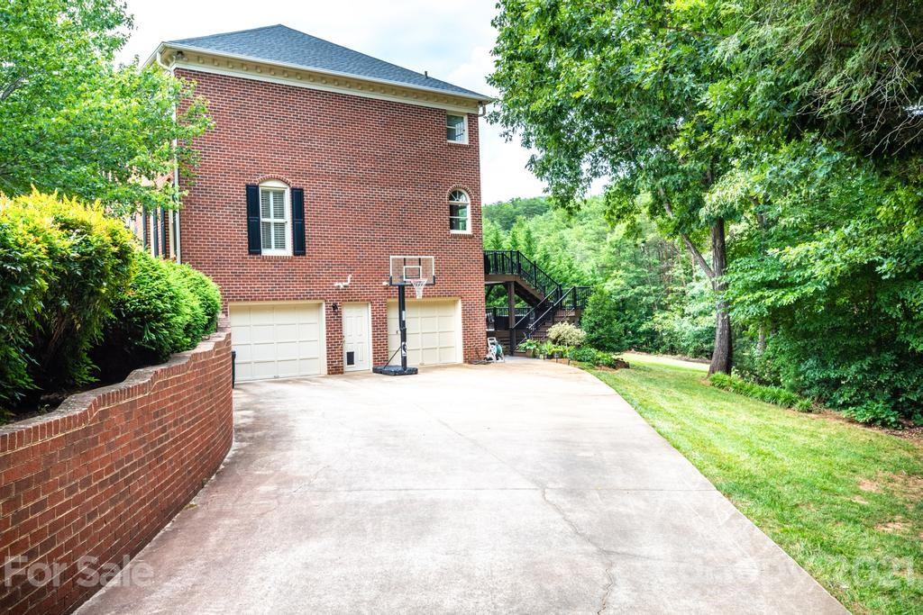 6188 Willowbottom Road Hickory, NC 28602 - Photo 5 of 48 Gallery Image 5