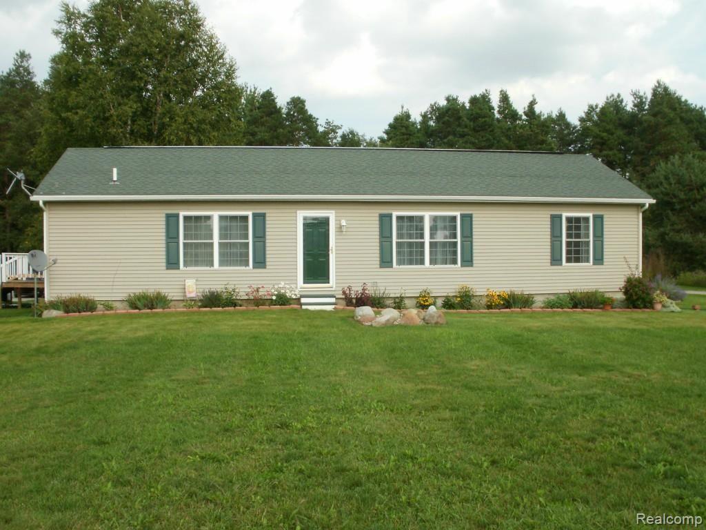 7893 Cribbins Road Croswell, MI 48422 - Photo 4 of 13 P4130008.jpg