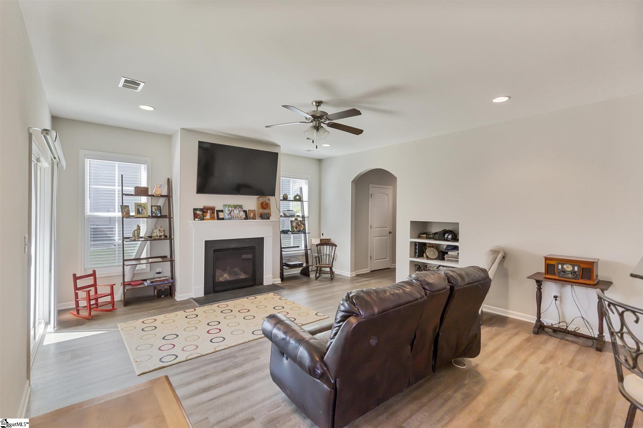 808 Camberwell Road Simpsonville, SC 29680 - Photo 3 of 28 Gallery Image 3