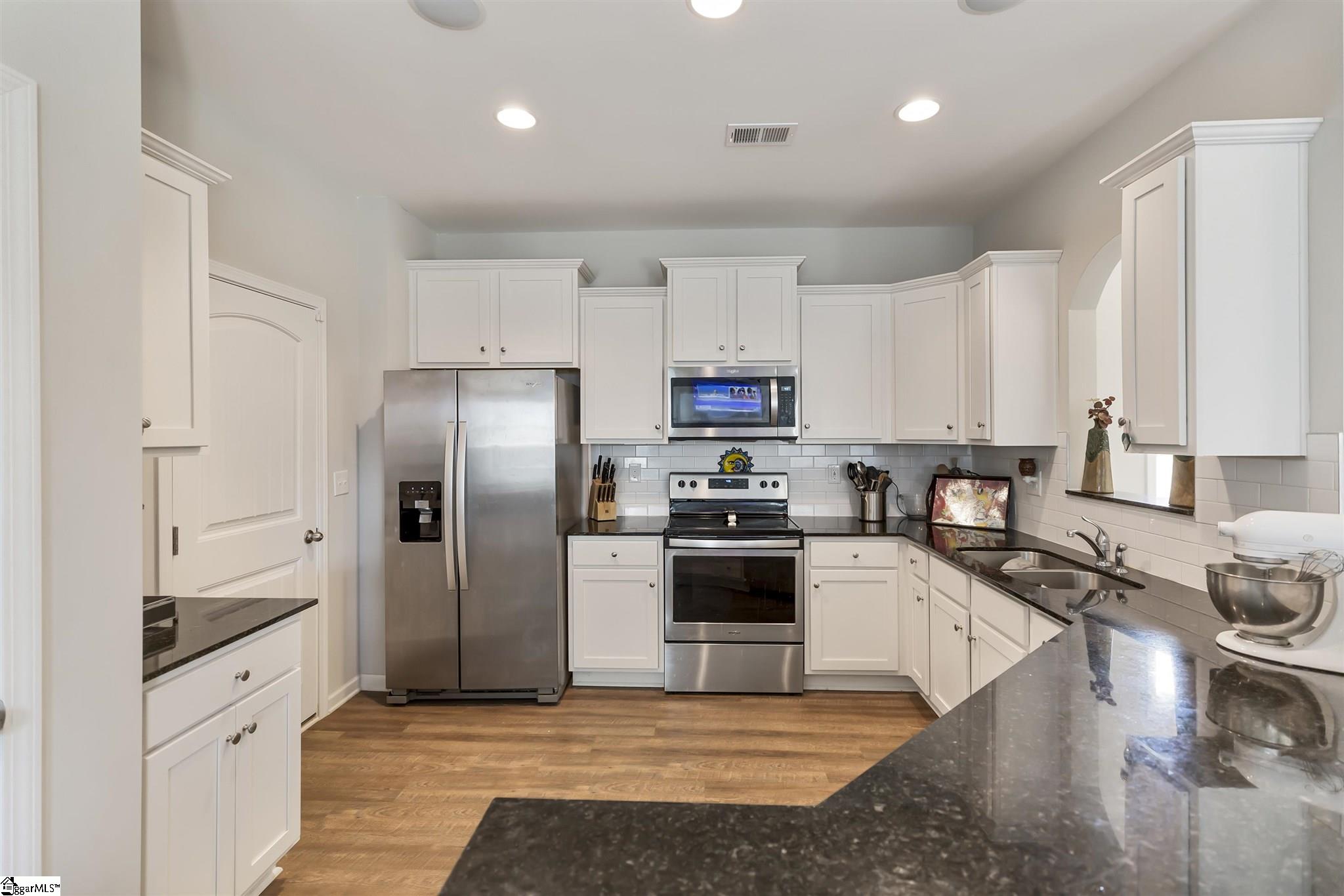 808 Camberwell Road Simpsonville, SC 29680 - Photo 7 of 28 Gallery Image 7