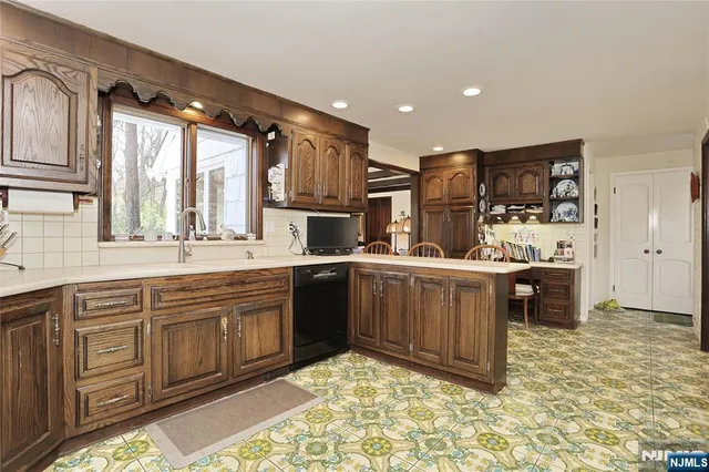 $1,699,000 | 26 Glenwood Road, Tenafly, NJ 07670