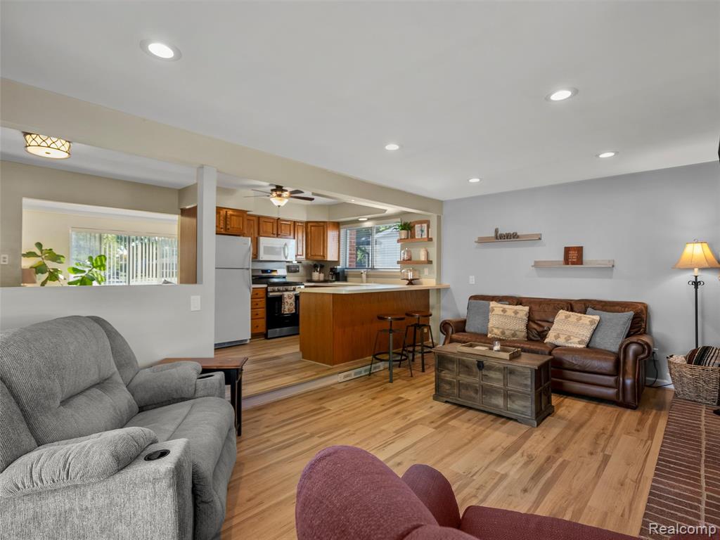 1245 Kenilworth Place Clawson, MI 48017 - Photo 6 of 34 Gallery Image 6