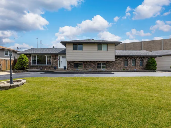 $450,000 | 8625 West 81st Street, Justice, IL 60458