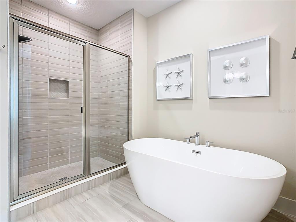 7948 Jacks Clb Drive Reunion, FL 34747 - Photo 43 of 85 a white bath tub sitting next to a white sink