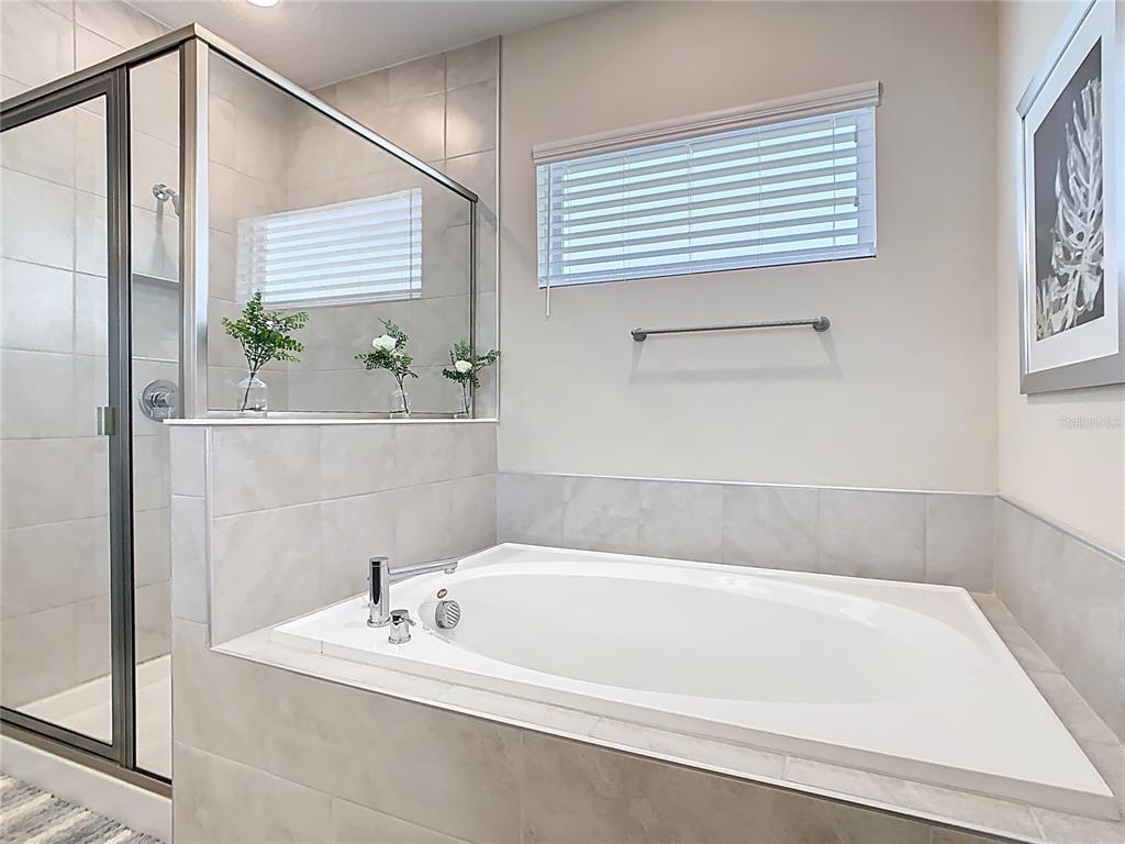 7948 Jacks Clb Drive Reunion, FL 34747 - Photo 58 of 85 a bathroom with a bathtub and shower