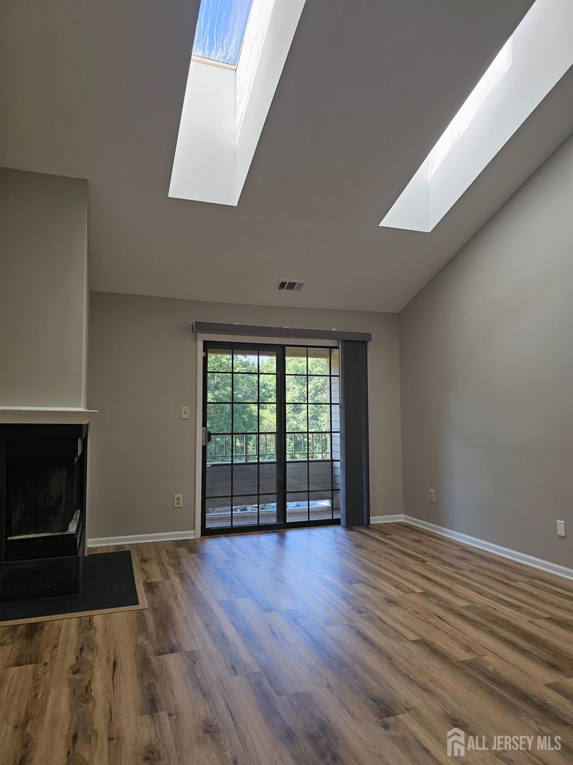 2809 Ridgefield Court Helmetta, NJ 08828 - Photo 5 of 38