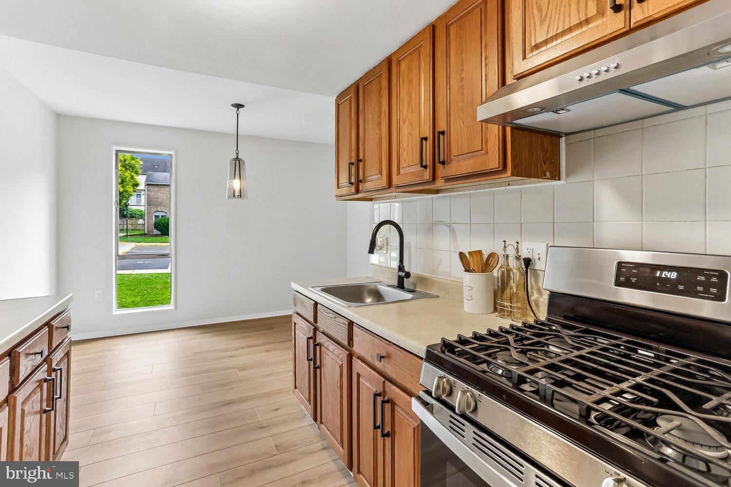 11191 Columbia Pike, Unit 41 Silver Spring, MD 20901 - Photo 17 of 52 Kitchen