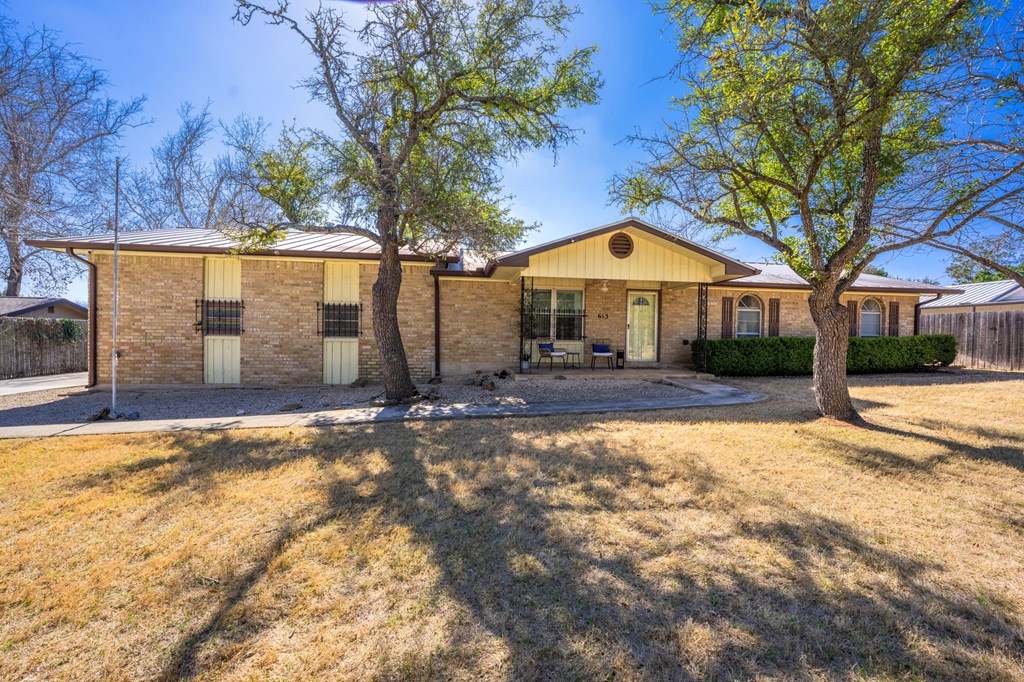 613 Harper Road Kerrville, TX 78028 - Photo 2 of 33