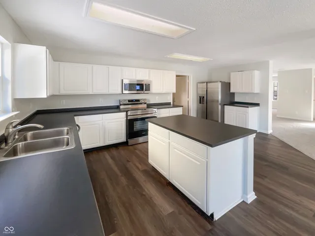 $345,000 | 2264 Edgewater Circle, Plainfield, IN 46168