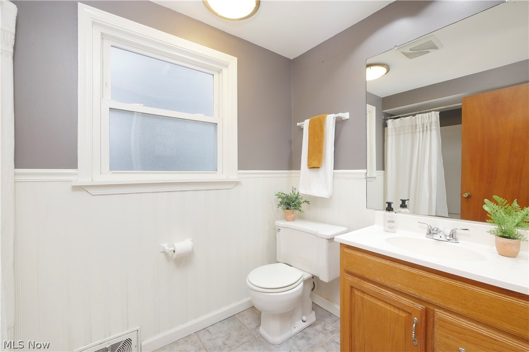 447 Malvern Road Akron, OH 44303 - Photo 18 of 33 Full Bath / Upstairs