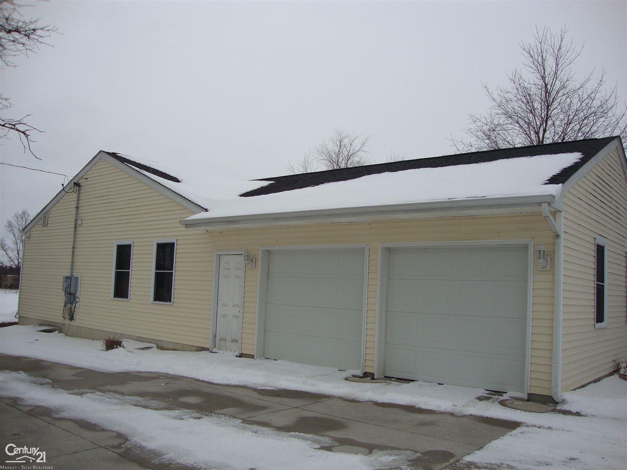 23075 Pratt Road Armada, MI 48005 - Photo 2 of 31